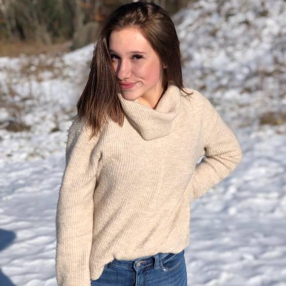 Meet your Posher, Éliana - Picture 1 of 1